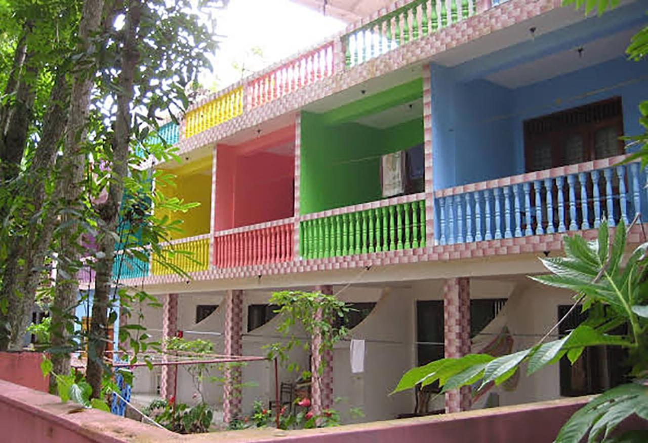 Hotel Santis Hikkaduwa Exteriör bild