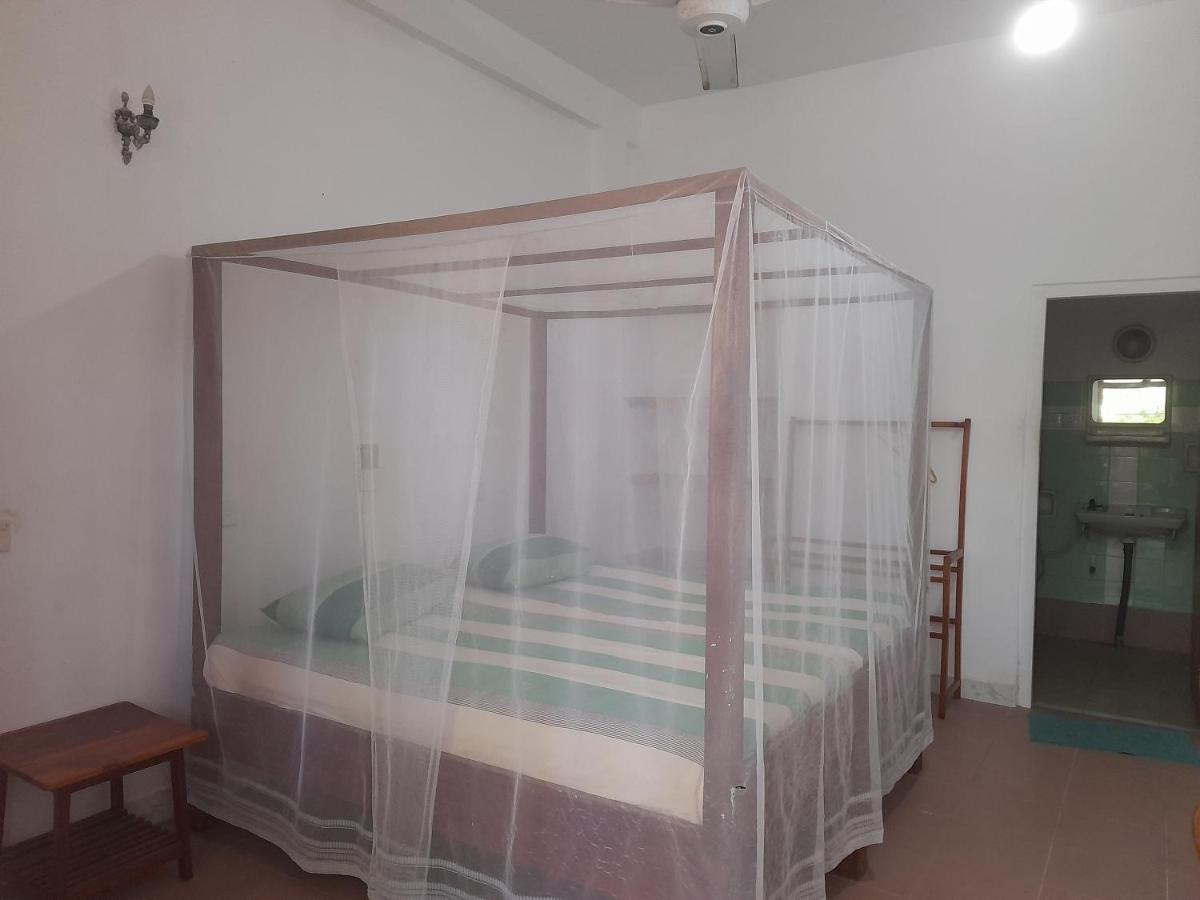 Hotel Santis Hikkaduwa Exteriör bild