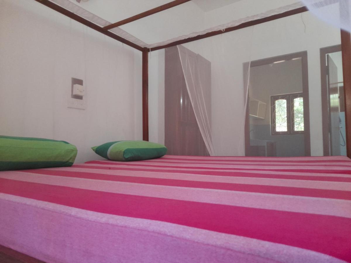 Hotel Santis Hikkaduwa Exteriör bild