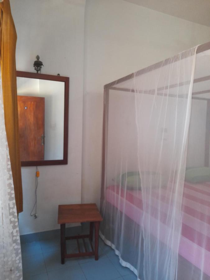 Hotel Santis Hikkaduwa Exteriör bild